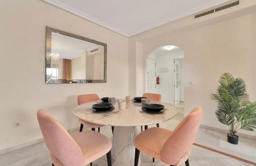 Apartamento con enorme terraza en complejo con piscina en Nueva Andalucía - Lorcrimar - Foto 14