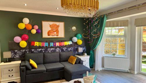 FINN VILLAGE "Raspberry Cottage" Private Garden, 6-seater HOT TUB, Firepit & Pizza Stove - Foto 5