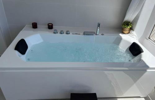 Modern apartment sea view with private jacuzzi - Photo 33