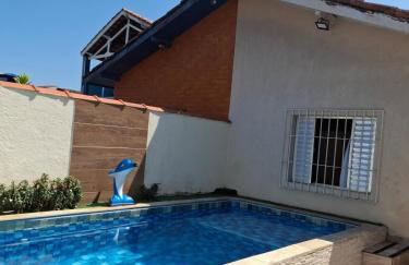 Casa com churrasqueira e piscina - Foto 1