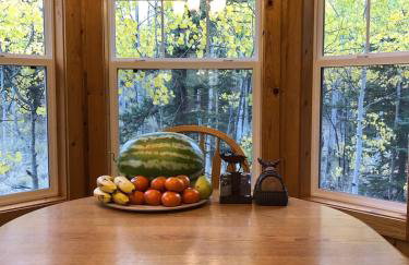 How would it feel to live close to the wildlife in a peaceful cozy cabin - Foto 21