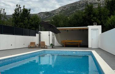 "Heaven on earth" with pool - Photo 39