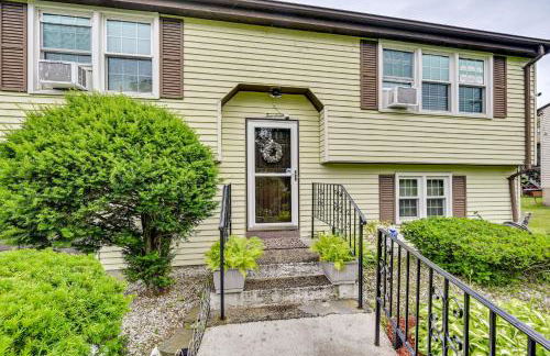 Vintage Windsor Home Private Yard and Covered Deck - Foto 28