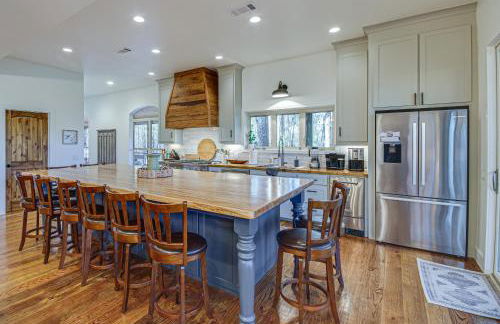 Waterfront Terry Home with 3 Decks and Hot Tub! - Foto 7