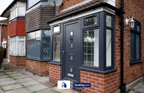 Spacious 3 BDR By Avalora Short Lets & Serviced Accommodation Queensway With Big Garden, Near Train Station, Airport & Large Driveway - Photo 34