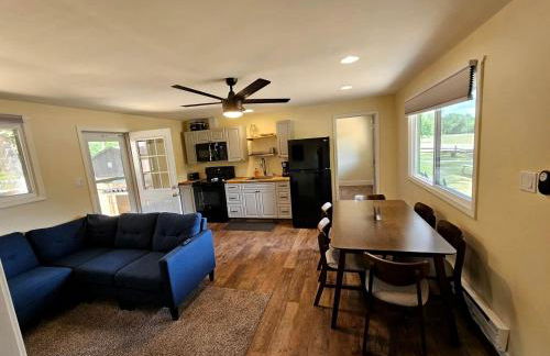 Beautiful Cottage Nestled Amidst Trees in Wellston, Michigan - Foto 2