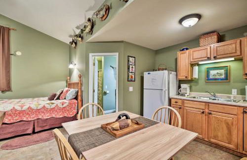 Guntersville Lake Home with Deck and Covered Boat Slip - Foto 6