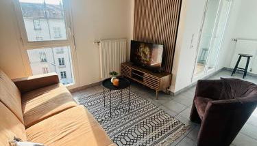 Lascano Parking GRATUIT proche Gare Aéroport Eurexpo GROUPAMA STADIUM - Foto 5