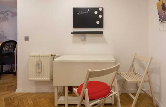 Modern Studio Near British Square - Photo 13