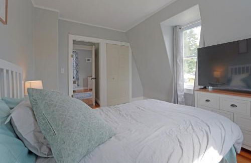 Beautiful Modern Beach House! - Photo 36