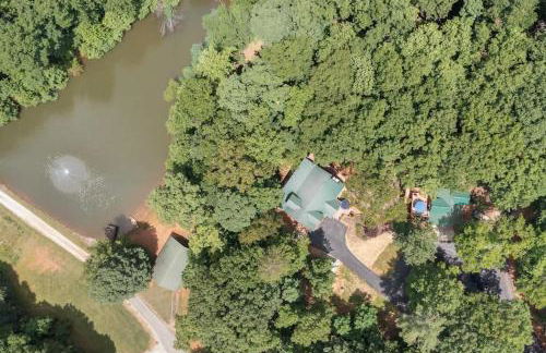 Couples Carriage House Retreat-Wineries & Hiking - Foto 16