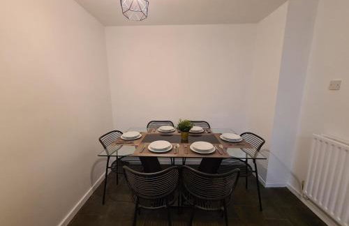 6 bed, sleeps 8, 1 Mile from New Cross Hospital, 10 mins from M6 Jct 10 & M54 Jct 1 - Foto 11