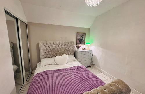 Bright 3 bedroom house with private garden near Edinburgh - Woodside home - Foto 6