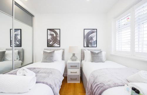 5 Bedroom House , Free Parking , Pool Table , Arcade Machine , Garden , Sleeps 9 , Offers , Ideal For Contractors , Families , Long Term Stays - Foto 19