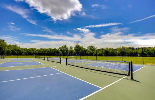 Hot Tub and Barrel Sauna! Lakefront Innsbrook Chalet - Foto 43
