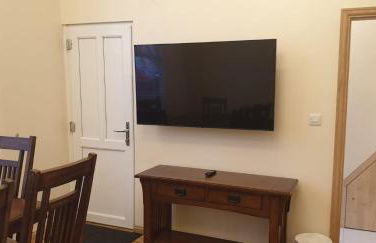 London Luxury 3 bedroom flat, 2 bathrooms, Living Room, free parking, 4 mins to station, garden - Foto 18