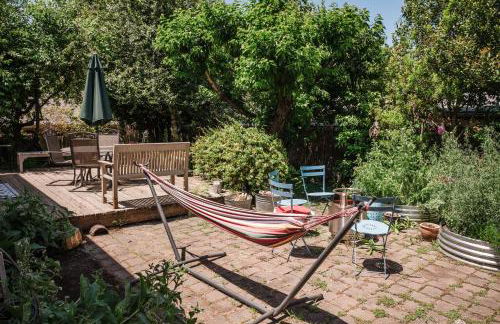 Southeast Portland Comfy & Eclectic Craftsman Home - Foto 43