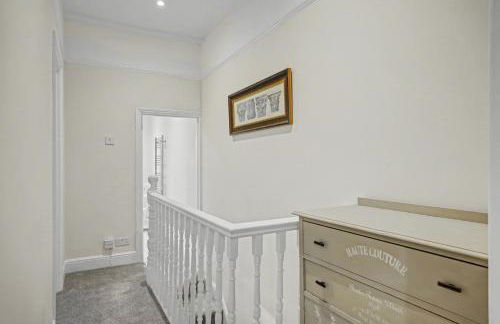 Countess House, Northampton - Stylish Modern 2-Bedroom House with Garden - Free Parking - Foto 22