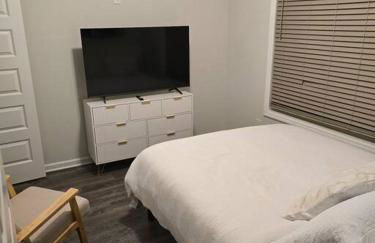 Spacious Modern Retreat Near Downtown - Photo 8