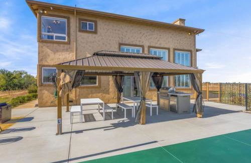 Luxury 4 Acre Estate - Pickleball, Pool, Hot Tub! - Foto 8