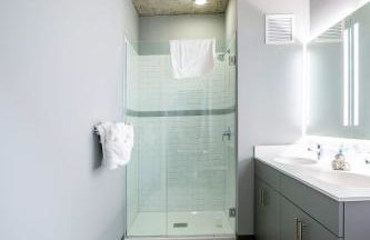 Freshly Minted 2BR - Elegance & Comfort in Central Chicago - Photo 22