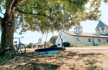Stay in a Converted Horse Stall Suite with Private Bath, Breakfast & Farm Views Near Old Hickory Lake - Foto 31