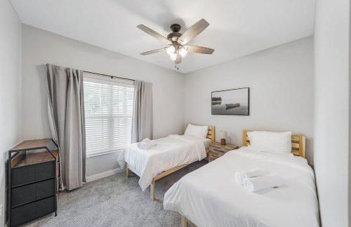 3BR 2BA Home with King Queen & Twin Beds - Foto 14