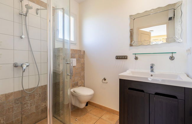 Villa in Montbrun With Pool and Mountain Views - Photo 17