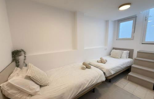 NEW - Old Town Modern Apartment Close to Beach - Photo 9