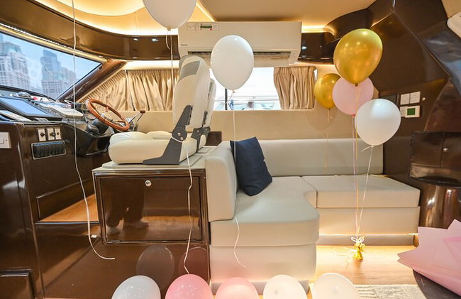 Celebración de cumpleaños de 2 horas en un yate en Dubái - Foto 9