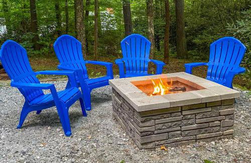 2 Mi to Sapphire Resort Home with Hot Tub and Games! - Foto 32