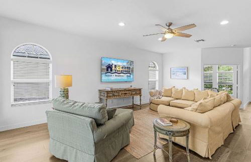 Relax, Play & Unwind in Paradise! Poolside Fun & Resort Vibes - Villa Sail Away - Foto 12