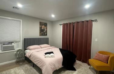 Spacious 6 Bedroom Home with NYC Access & Parking! - Foto 30