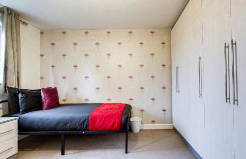 4 bedroom detached house 4 bathrooms - Foto 33