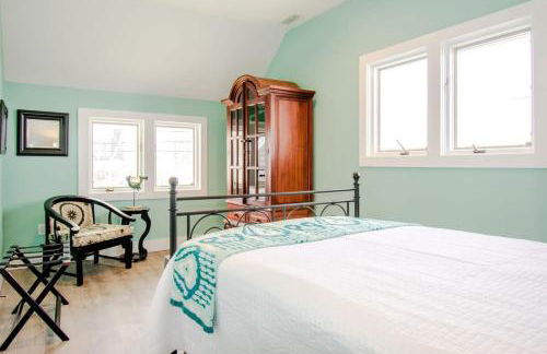 Full Renovation Amazing Spot with Views - Photo 18