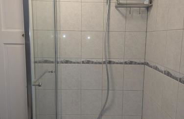 Fantastic 3-Bedroom House in Crawley - 10 mins from Gatwick - Foto 31