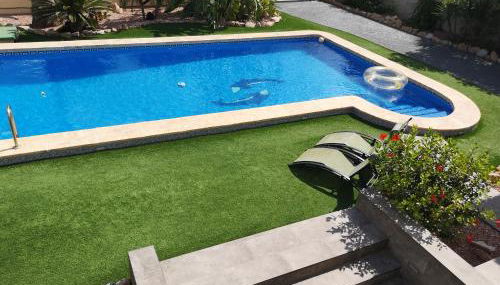 Serene mountain views Spacious garden and sole use of the 10x5m pool - Foto 3