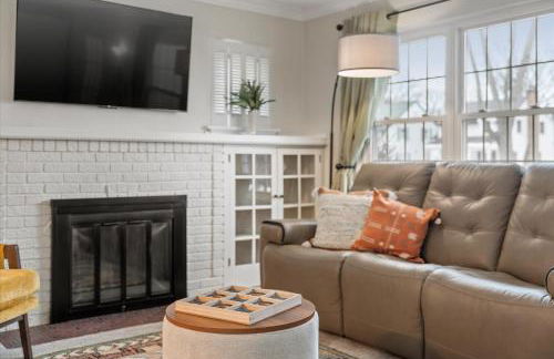 5 Mins to UND - Cozy 4BD with BBQ & Pool Table - Foto 12