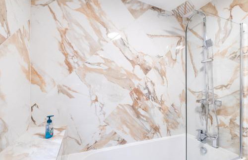 MK 2-Bedroom Contractor's Gem, 5 beds, sleeps 6, free parking - Foto 30