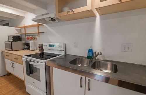 Guest House, Accessible to Downtown, & Fast WiFi! - Foto 7