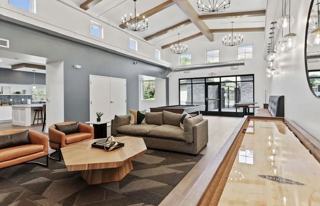 Glamorous 2B2BA with patio views and gym - Foto 32