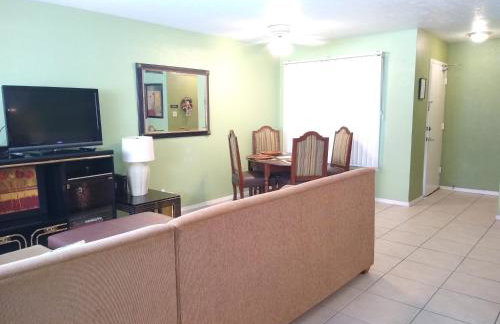 Affordable Two Bedroom Tropical Condo - Private Beach, Pools, Hot Tub - Foto 34