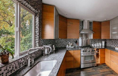 Lakeview Home by Lightrail Downtown & Airport - Foto 9