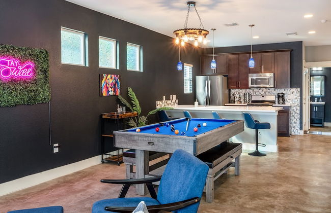 Upstay - East Austin Home w Yard Games Fire Pit - Photo 6