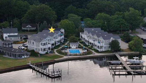Lake front condo with pool access walking distance to downtown Saugatuck - Foto 5