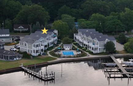 Lake front condo with pool access walking distance to downtown Saugatuck - Foto 5