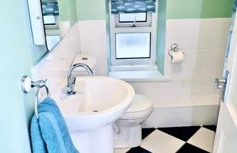 Bay View, Sleeps 18, 7 Bedrooms, 7 Bathrooms, Seafront, Criccieth - Foto 59