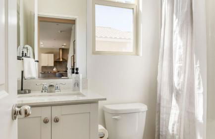 Desert Eden by Avantstay 6BR w/ Ensuite Backyard Oasis w/ Pool & Hot Tub! - Foto 68