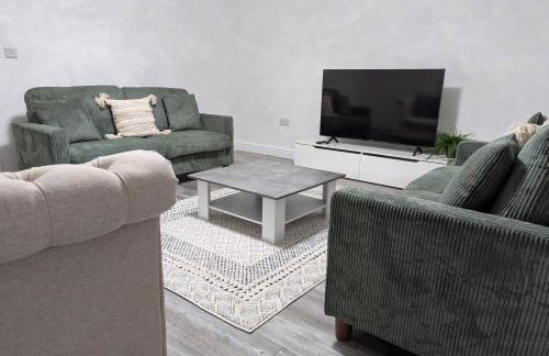 Large 4 Bed Hse, Sleeps 7, 3 BTH, Drive PRKG-4 Cars, M4-A329, Shinfield Studios, 10mins, Reading, Ascot & Legoland 20mins, Film Crew, Contractor & Family Friendly - Foto 30