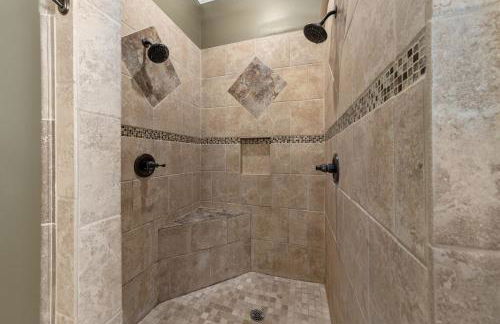 Gameday Getaway - Pool - King Bed - Sports Complex - Foto 22